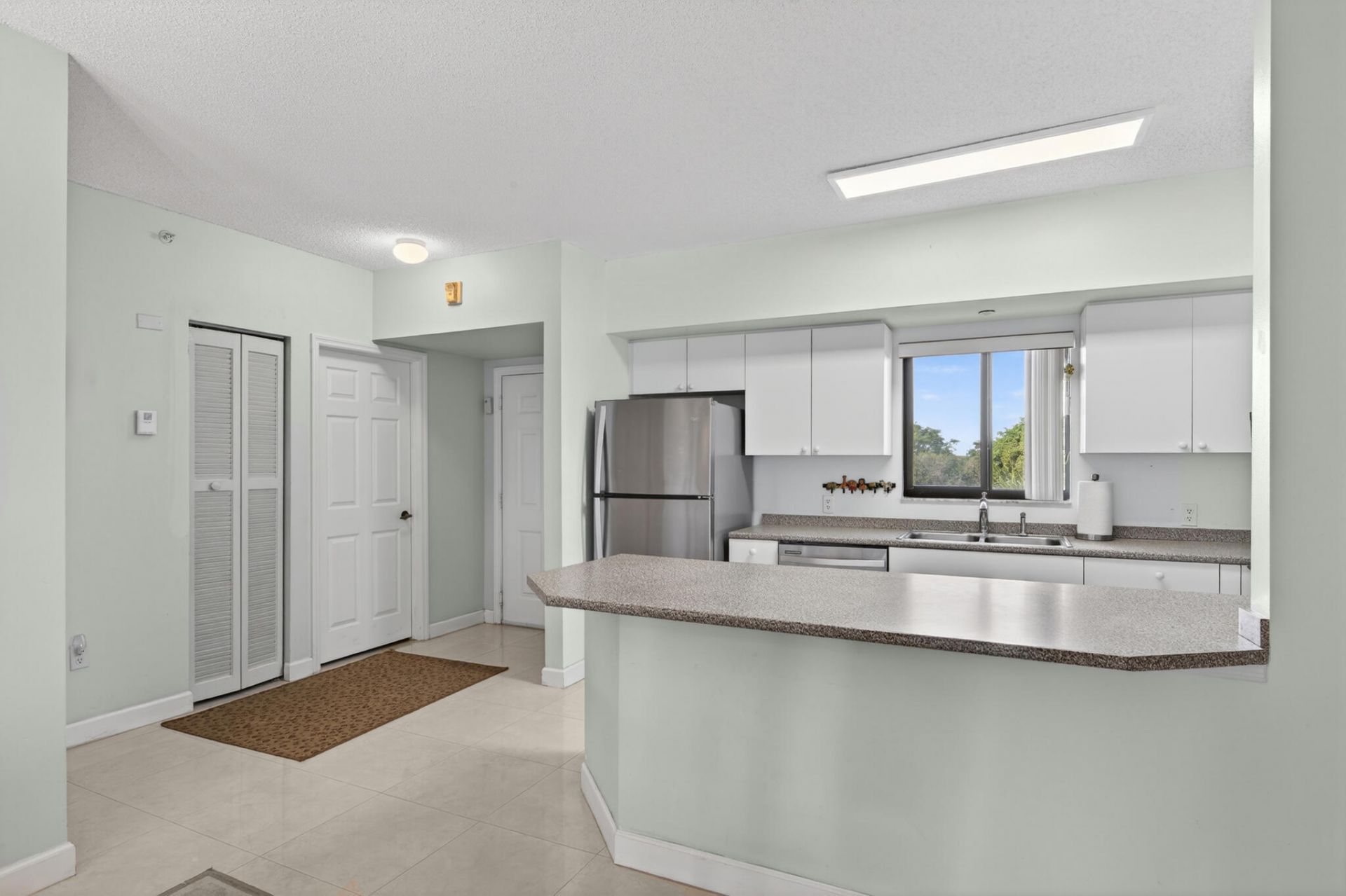 2105 Lavers Circle, Unit 403, Delray Beach, FL 33444 Photo