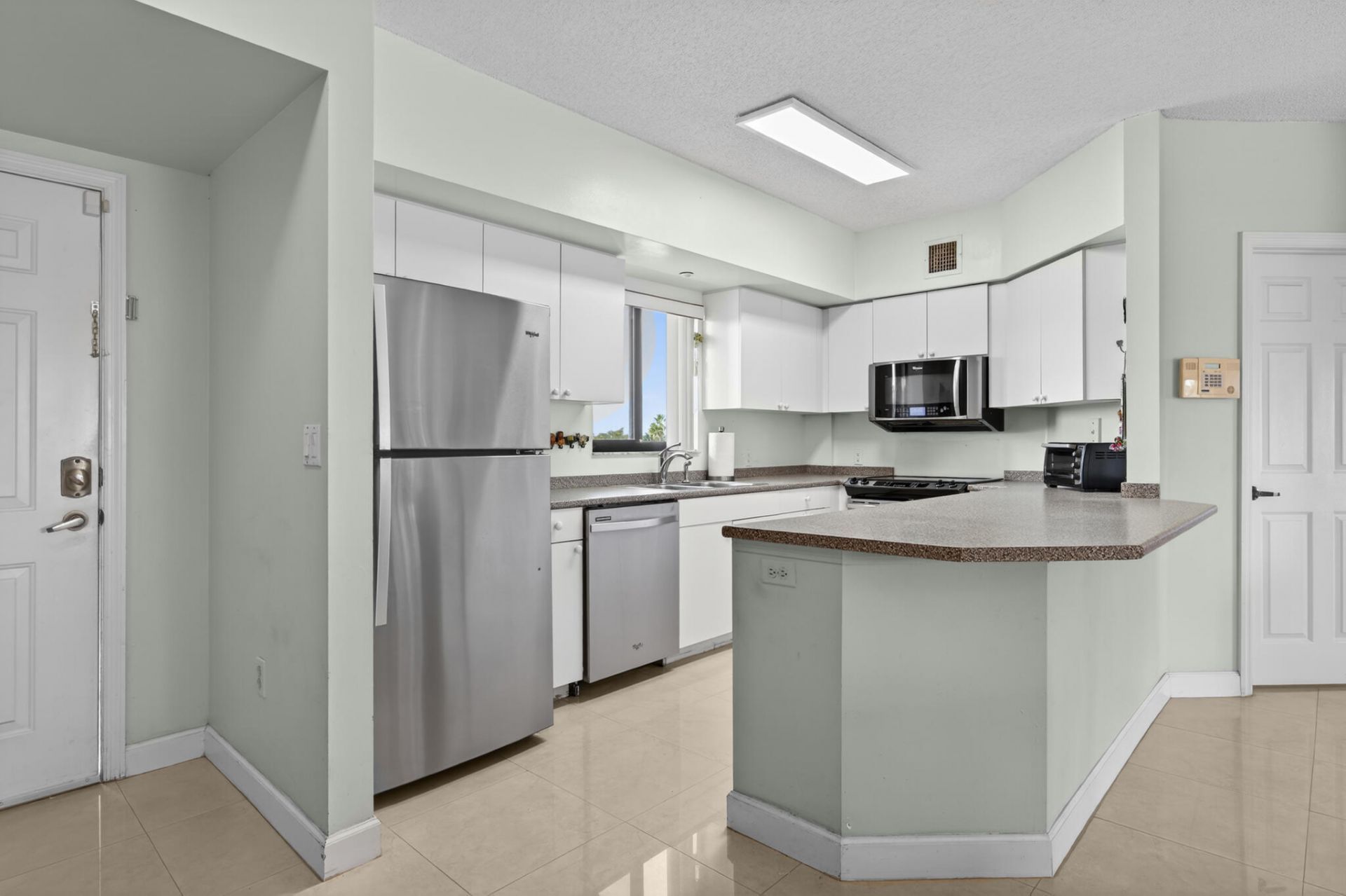 2105 Lavers Circle, Unit 403, Delray Beach, FL 33444 Photo