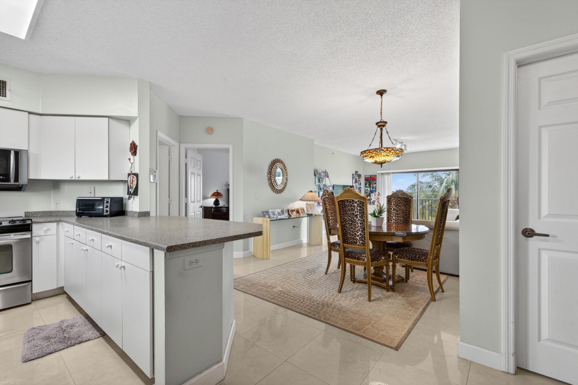 2105 Lavers Circle, Unit 403, Delray Beach, FL 33444 Photo