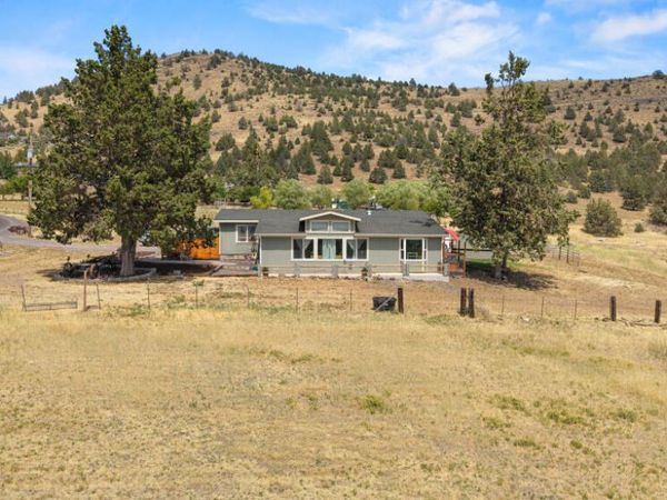 11453 Hill Road, Klamath Falls, OR 97603