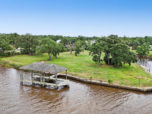 5160 W Midway Drive, Pass Christian, MS 39571