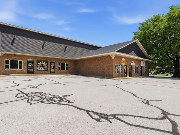 104 N Dunnegan Avenue, Bolivar, MO 65613