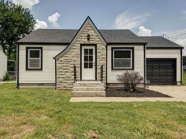 209 W State Street , Nixa, MO 65714