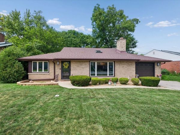 110 Green Valley Drive, Lombard, IL 60148