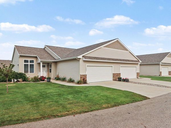 1243 S Village Circle, Kalamazoo, MI 49009