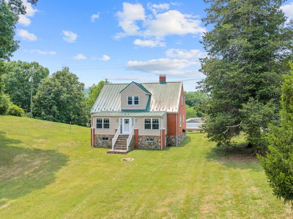 77 Mountain Pass RD , Blue Ridge, VA 24064