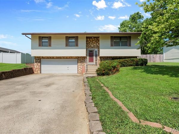402 Oakwood Drive , Troy, IL 62294