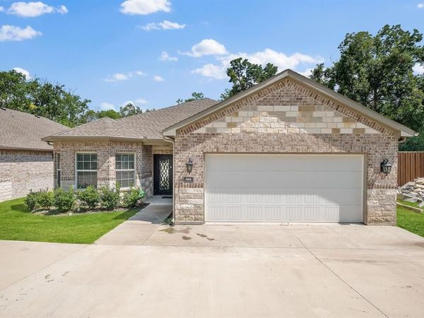 899 E Jefferson Street , Van Alstyne, TX 75495