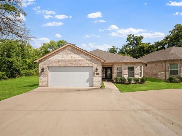 901 E Jefferson Street , Van Alstyne, TX 75495