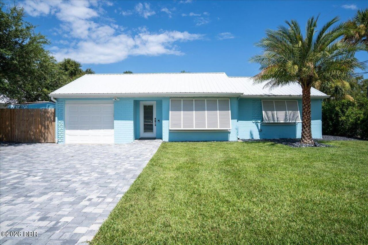 301 N Pine Street, New Smyrna Beach, FL 32169 Main Photo