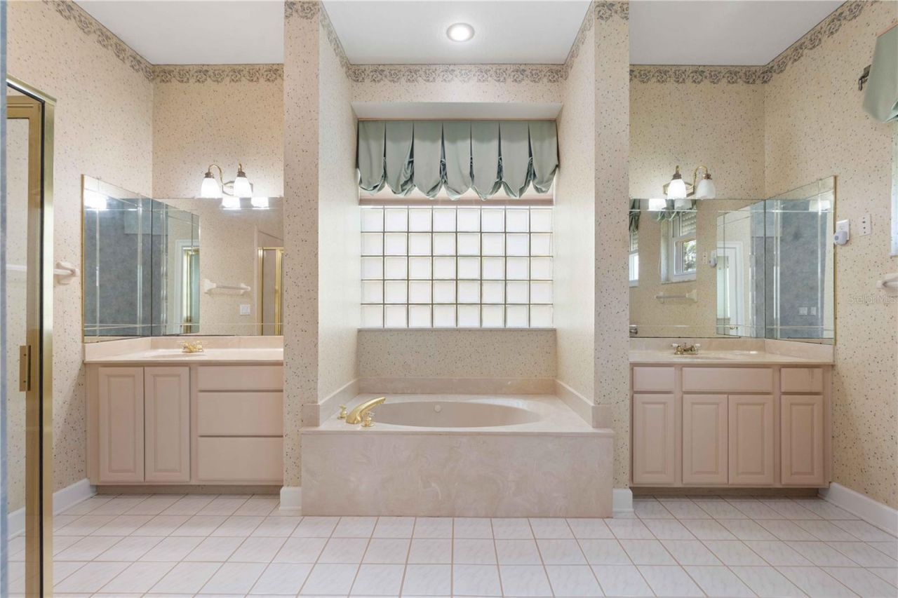 2122 Platinum Drive , Sun City Center, FL 33573 Photo