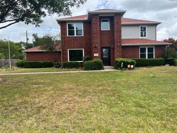 1204 Hillside Drive, Justin, TX 76247