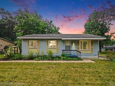 4421 Lamson Drive, Waterford Twp, MI 48329