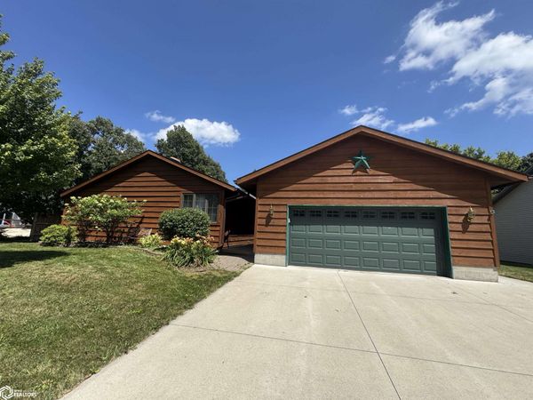 902 S 15th Street, Clear Lake, IA 50428