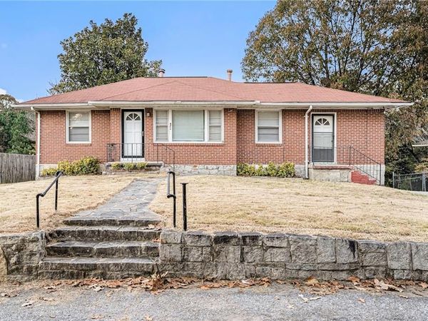 864 Northview Drive , Forest Park, GA 30297