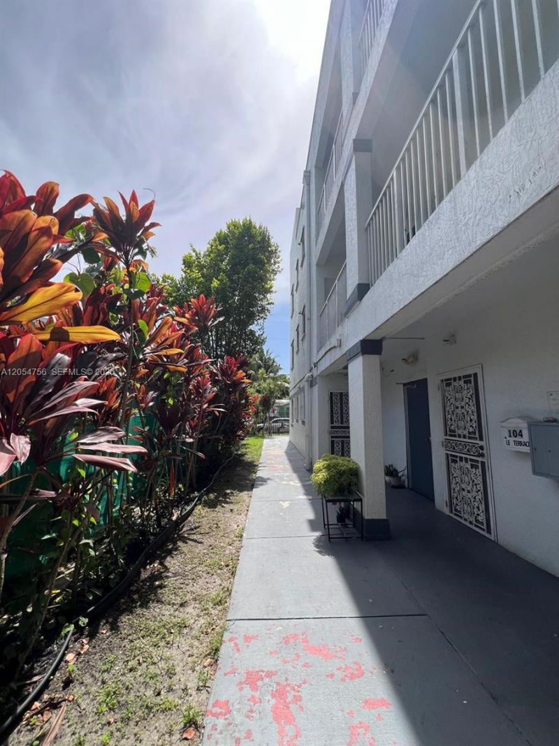 7516 NE 1st Ave, Unit 203, Miami, FL 33138 Photo