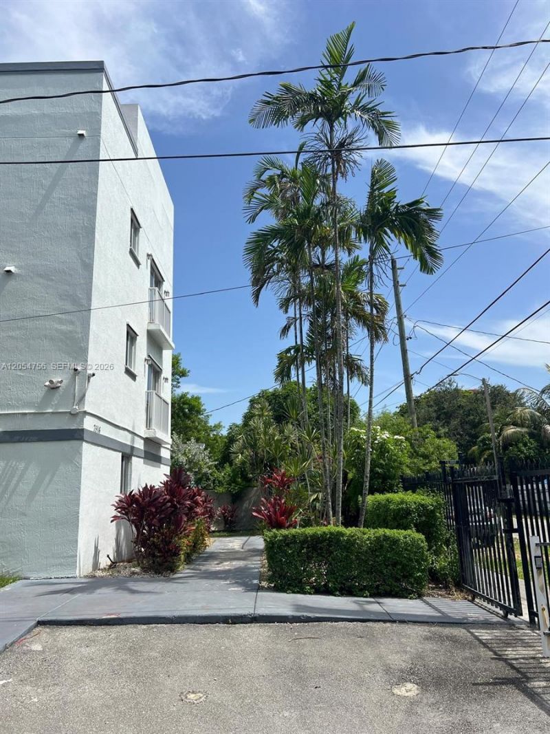 7516 NE 1st Ave, Unit 203, Miami, FL 33138 Photo