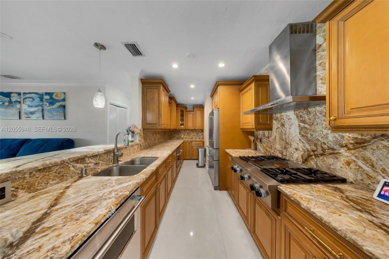 5862 W 2nd Ct , Hialeah, FL 33012 Photo