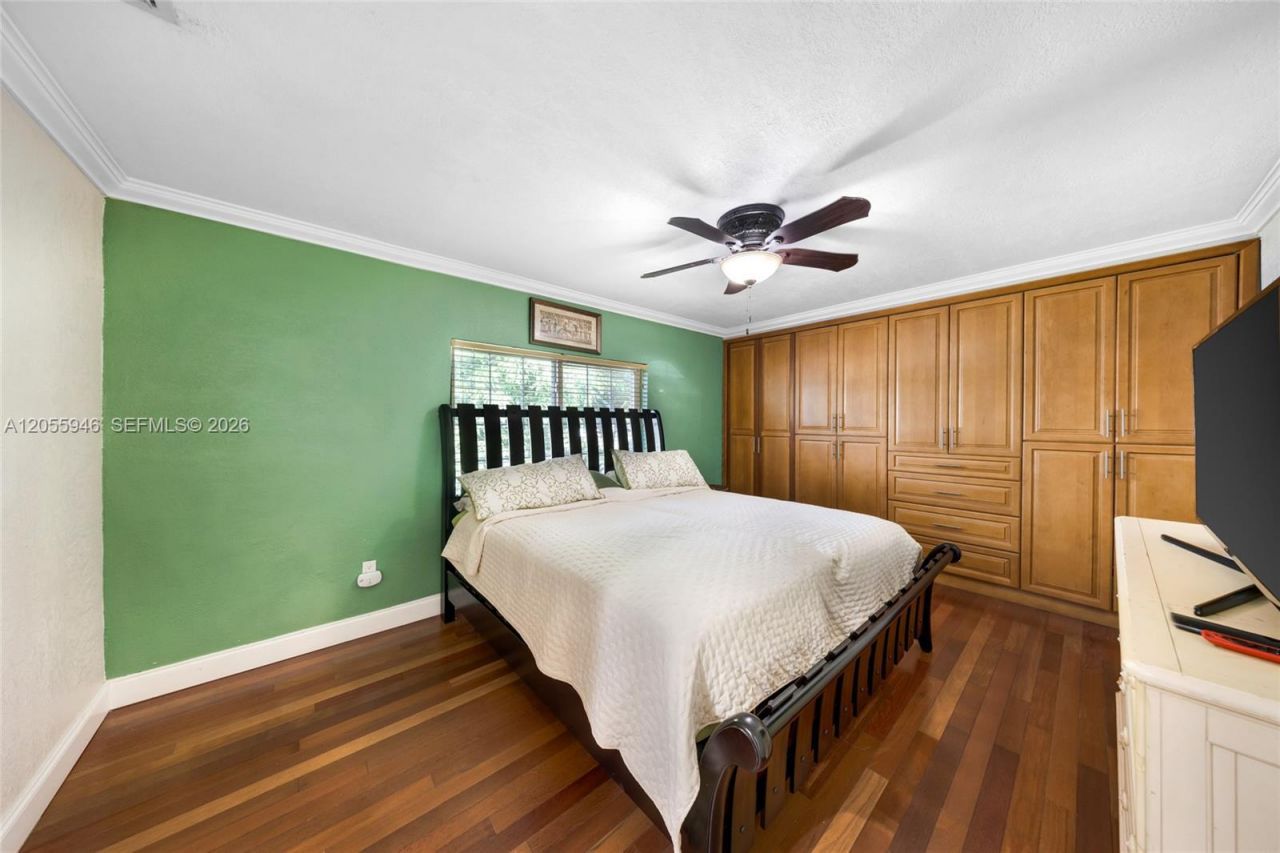 5862 W 2nd Ct , Hialeah, FL 33012 Photo
