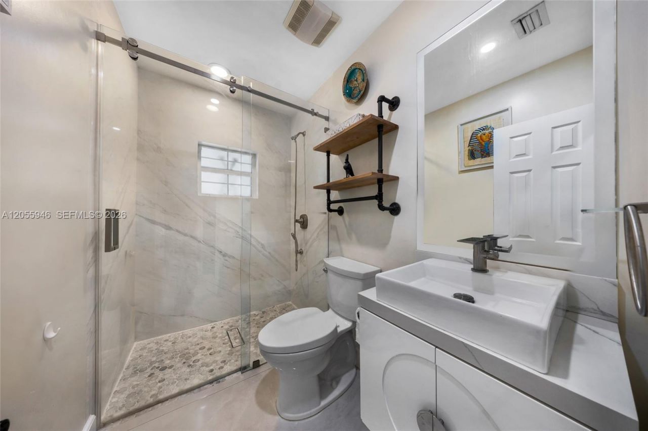 5862 W 2nd Ct , Hialeah, FL 33012 Photo