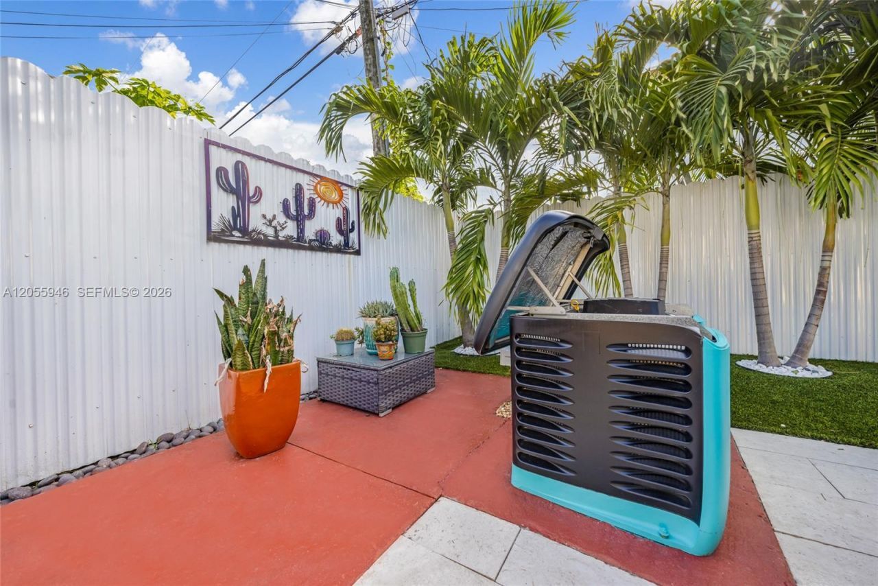 5862 W 2nd Ct , Hialeah, FL 33012 Photo