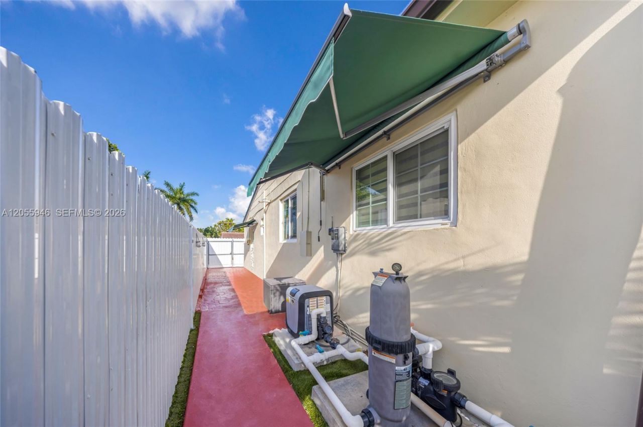 5862 W 2nd Ct , Hialeah, FL 33012 Photo