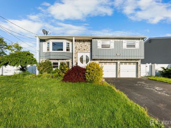 200 Rosewood Lane, Port Reading, NJ 07064