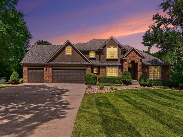 4301 SE Willow Place Court, Blue Springs, MO 64014