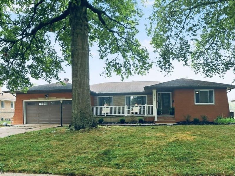 14395 Robert Drive, Middleburg Heights, OH 44130 Photo 2