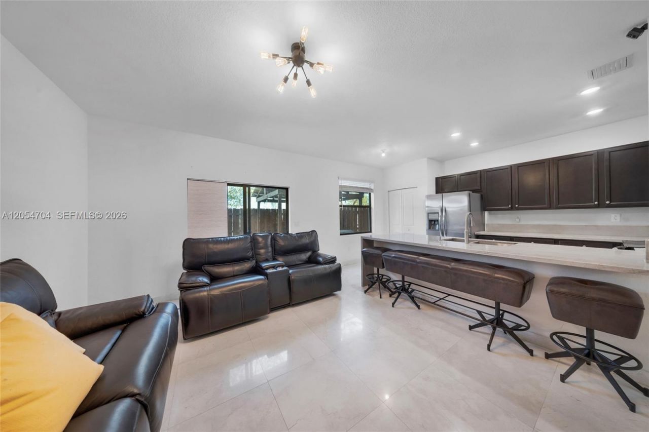 20674 NE 2nd Ct, Miami, FL 33179 Photo
