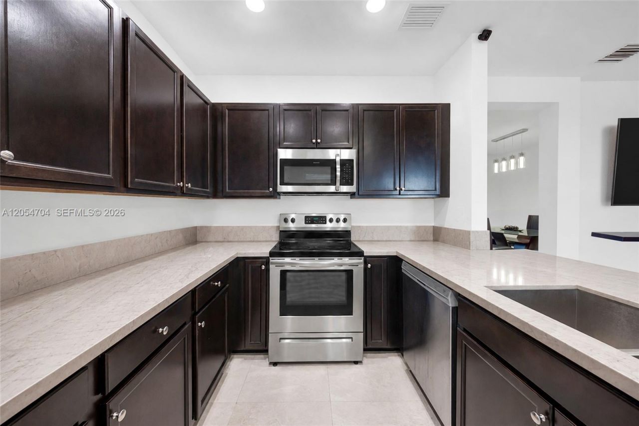 20674 NE 2nd Ct, Miami, FL 33179 Photo