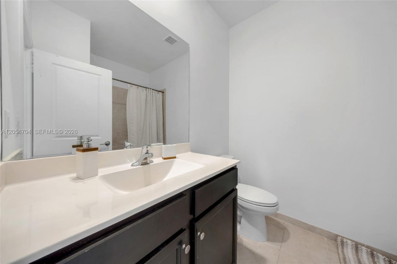 20674 NE 2nd Ct, Miami, FL 33179 Photo