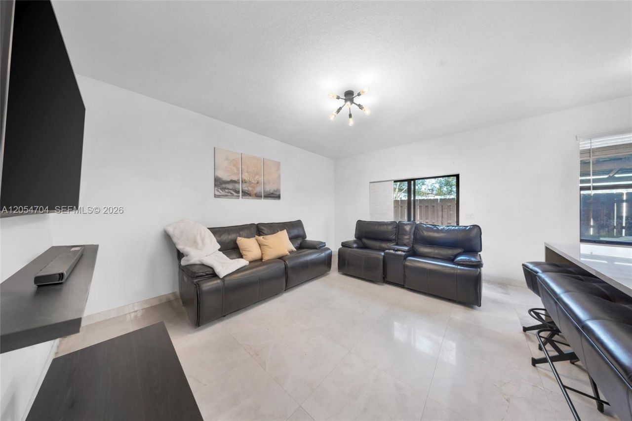 20674 NE 2nd Ct, Miami, FL 33179 Photo