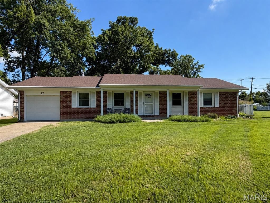 17 Coachlight Drive , Mascoutah, IL 62258 Main Photo