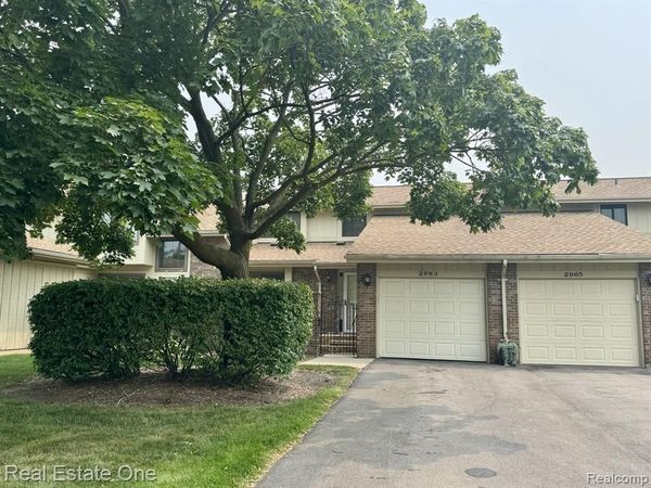 2963 Meadowbrook Drive, Rochester Hills, MI 48309