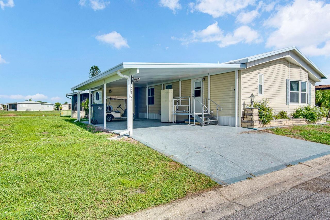 9107 34th Avenue E, Palmetto, FL 34221 Photo