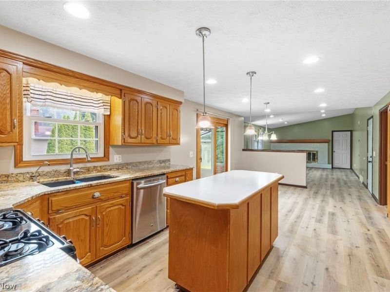 7351 Ashburton Circle NW, North Canton, OH 44720 Photo 11