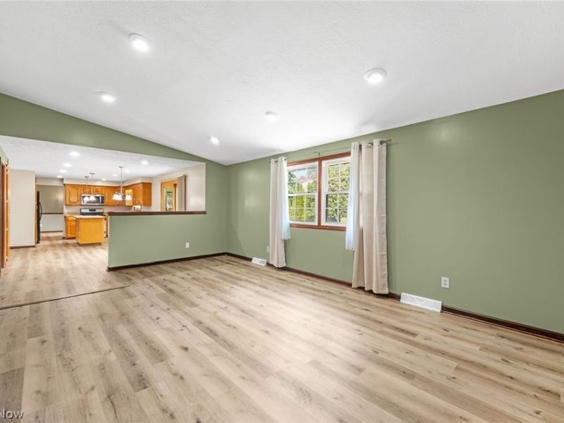 7351 Ashburton Circle NW, North Canton, OH 44720 Photo 4