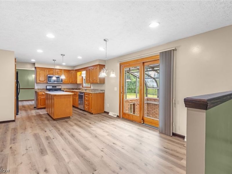 7351 Ashburton Circle NW, North Canton, OH 44720 Photo 6