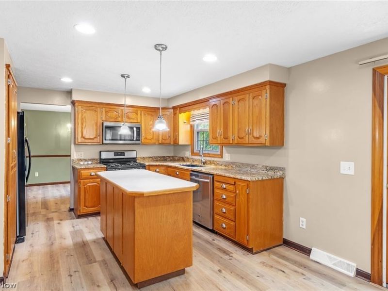 7351 Ashburton Circle NW, North Canton, OH 44720 Photo 8