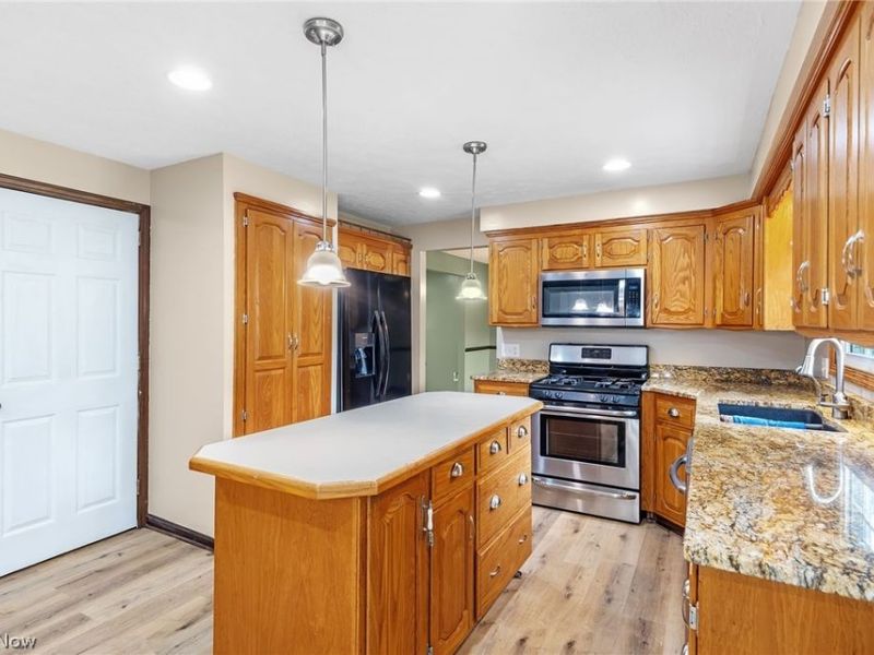 7351 Ashburton Circle NW, North Canton, OH 44720 Photo 9