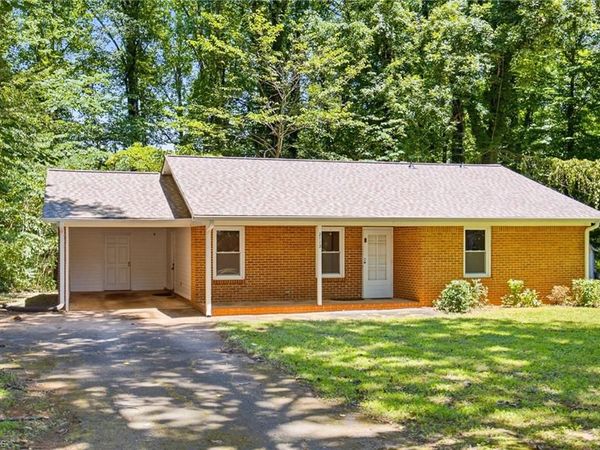 2113 Brookhurst Street, Winston-Salem, NC 27106