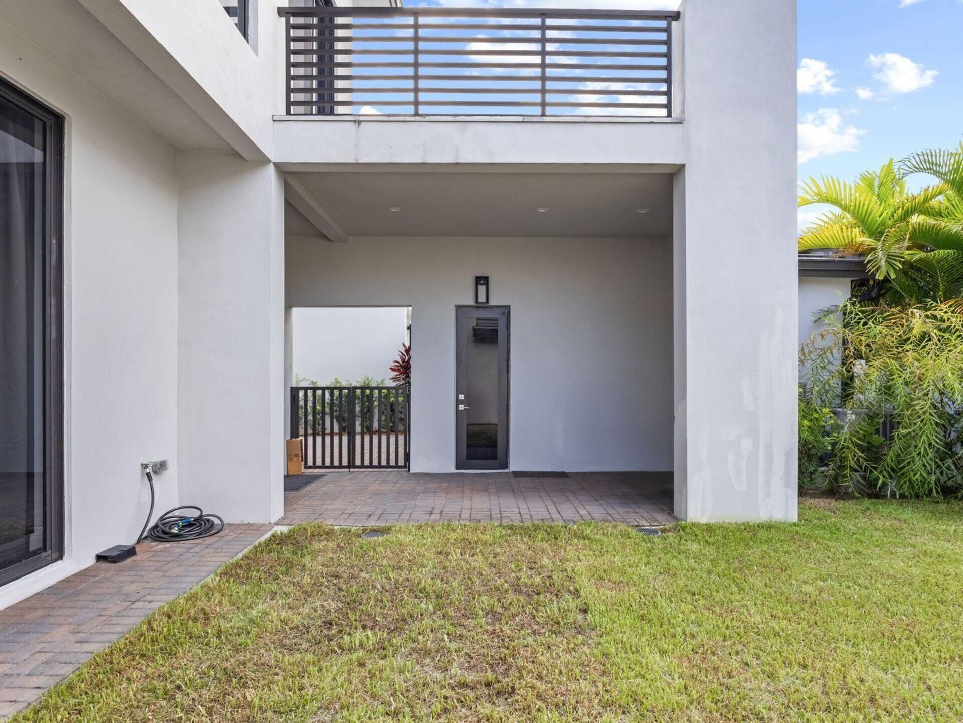 8143 NW 47th Ter , Doral, FL 33166 Photo