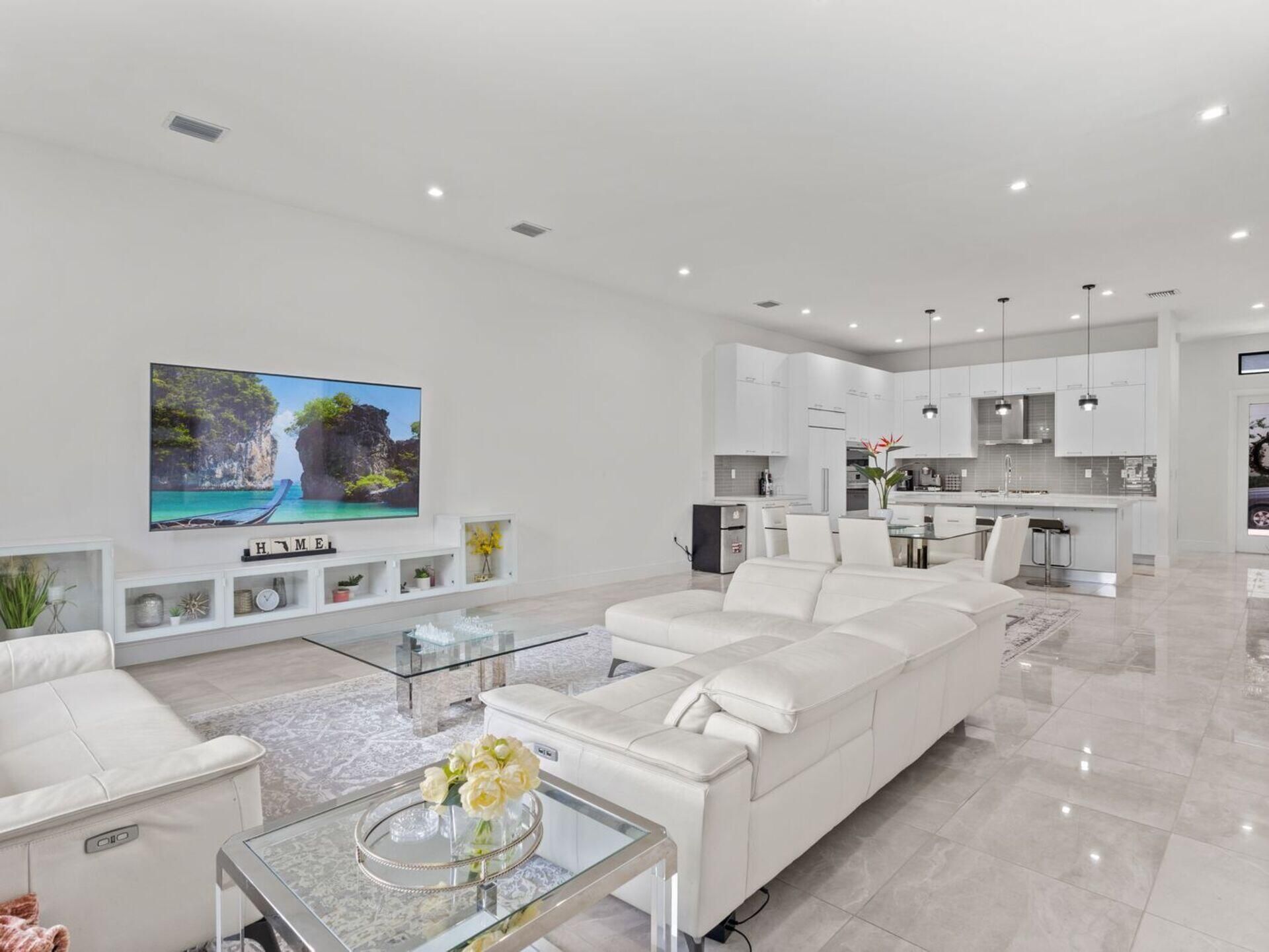 8143 NW 47th Ter , Doral, FL 33166 Photo