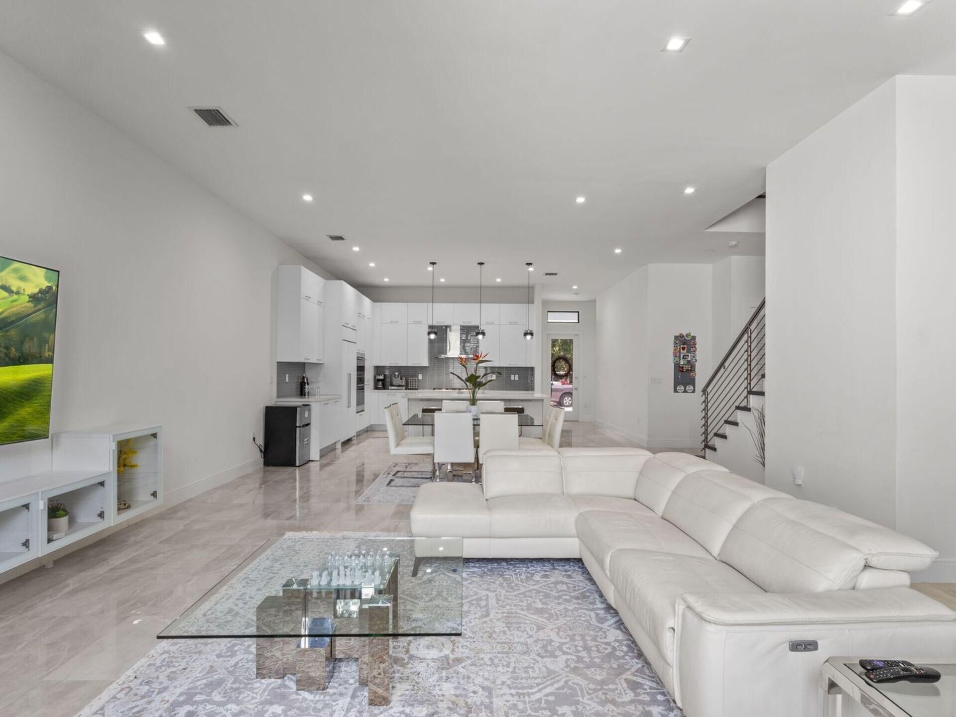 8143 NW 47th Ter , Doral, FL 33166 Photo