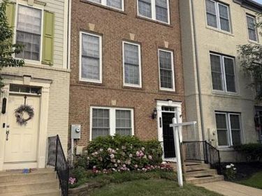 175 GREAT LAUREL SQUARE SE, LEESBURG, VA 20175