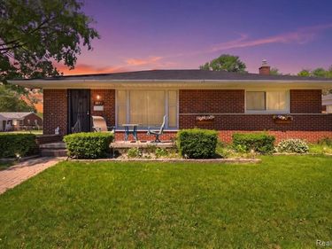 8271 Arnold Street, Dearborn Heights, MI 48127