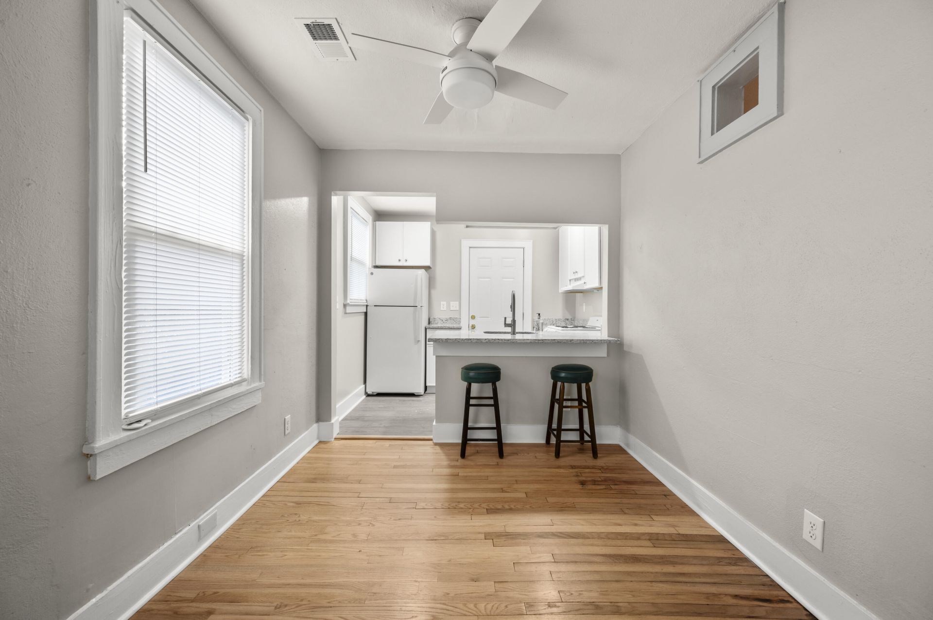 2319 Kent Avenue Photo 4