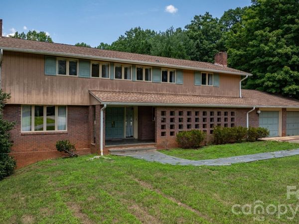 1335 36th Avenue Drive NE, Hickory, NC 28601