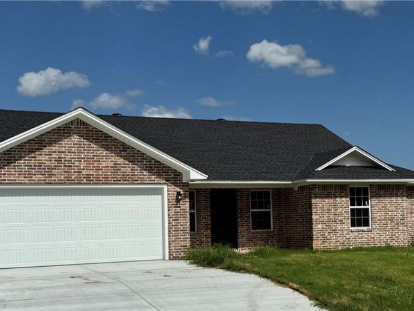 100 Meadow Drive , Dardanelle, AR 72834